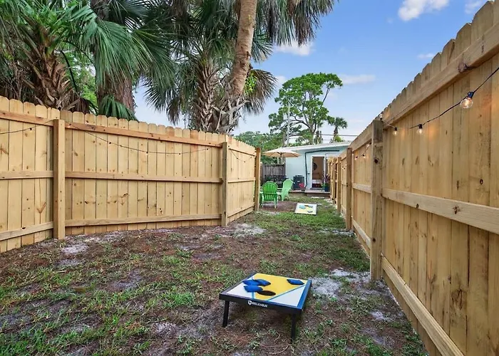 Vintage Florida Pet-Friendly Retreat