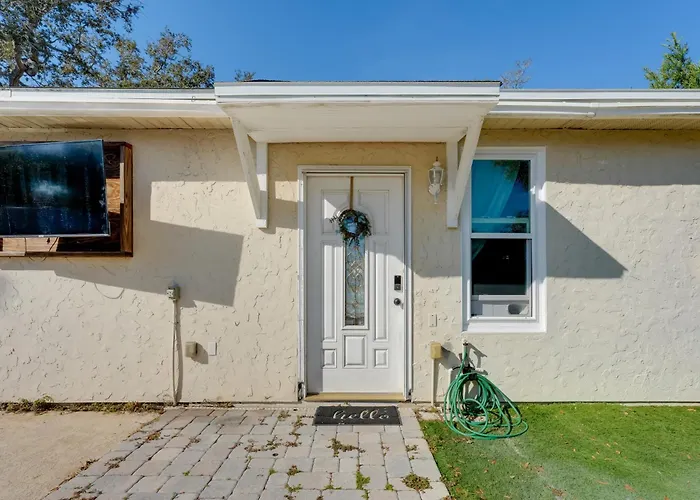 6 Mi To Honeymoon Island: Studio W/ Pool Access