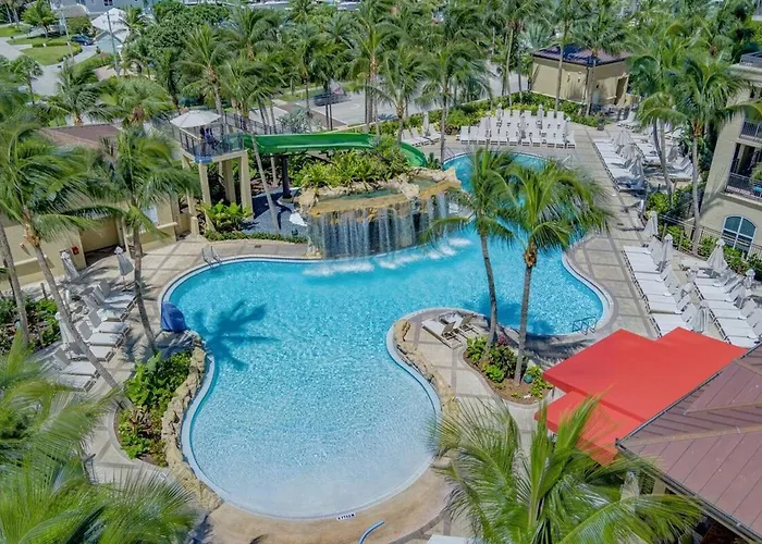 2B Beachfront Condo! Pool! Games! 15 Mins To Pbi!