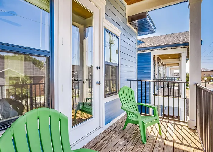 Downtown Sea Escape III