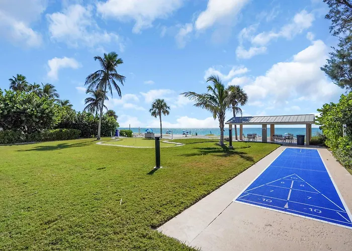 Step From The Beach.Renovated Ground Floor Unit 63