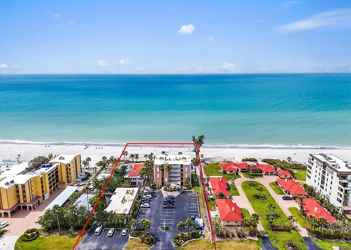Step From The Beach.Renovated Ground Floor Unit 63