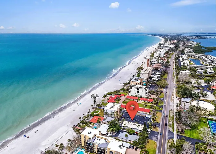 Step From The Beach.Renovated Ground Floor Unit 63