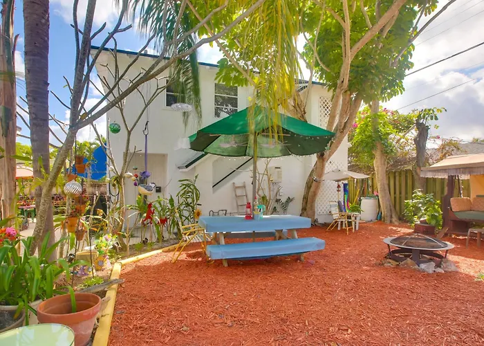Sun-Soaked Studio W/ Pool Access In Lake Worth!