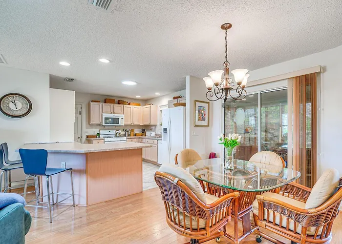 Home In The Villages W/ Lanai & Private Hot Tub!