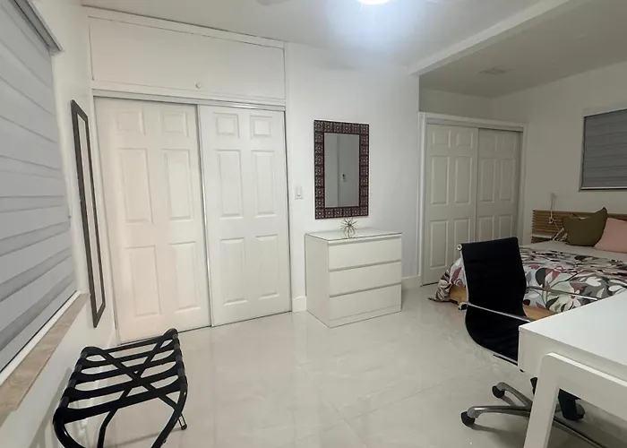 Comfortable Modern Apartment- Central Location.