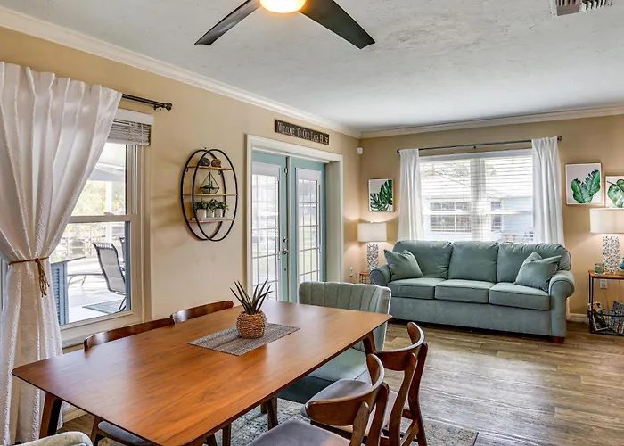 Waterfront Lake Placid Escape W/ Dock & Lanai
