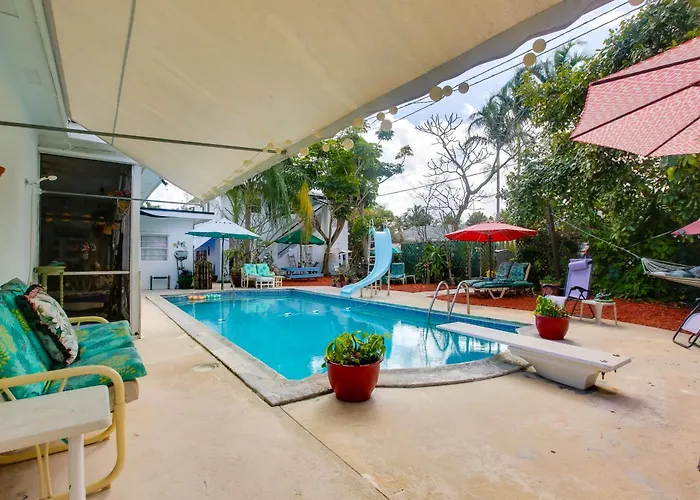 6 Mi To Palm Beach: Studio W/ Pool Access!