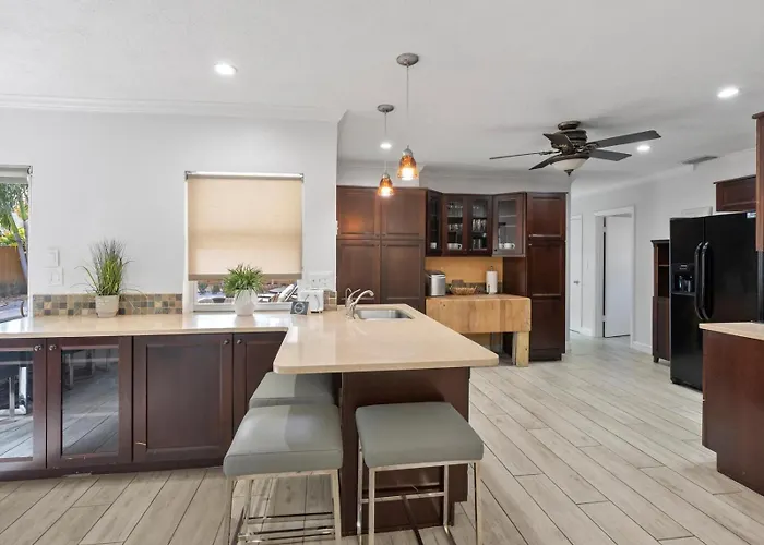 Beautiful Villa 4 Bd 3 Ba With Heated Private Pool, Close To Beach