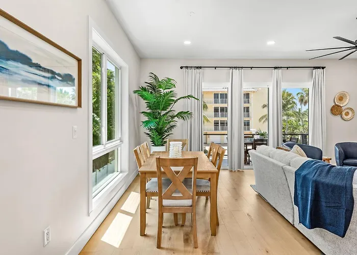 30 8Th Avenue