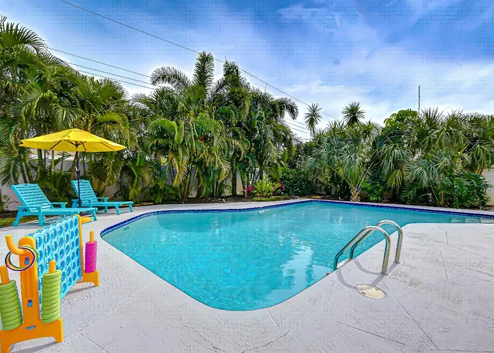 Luxe Heated Pool Oasis, 5 Min To Gulf Beaches, Movie Room
