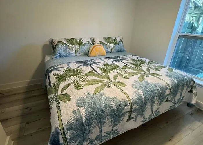 Boutique Hotel Across From Cocoa Beach, Pool 1