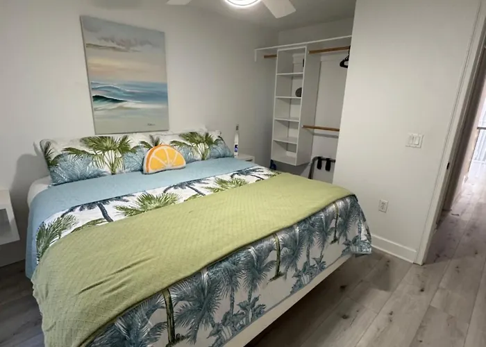 Boutique Hotel Across From Cocoa Beach, Pool 1