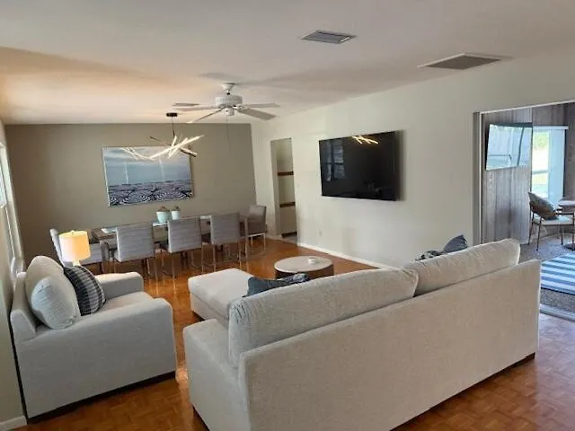 Cool Ranch Home With Heated Pool Near Beach