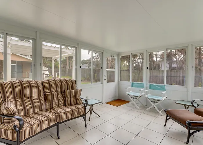Screened Porch + Patio: Group Getaway In Palm Bay!