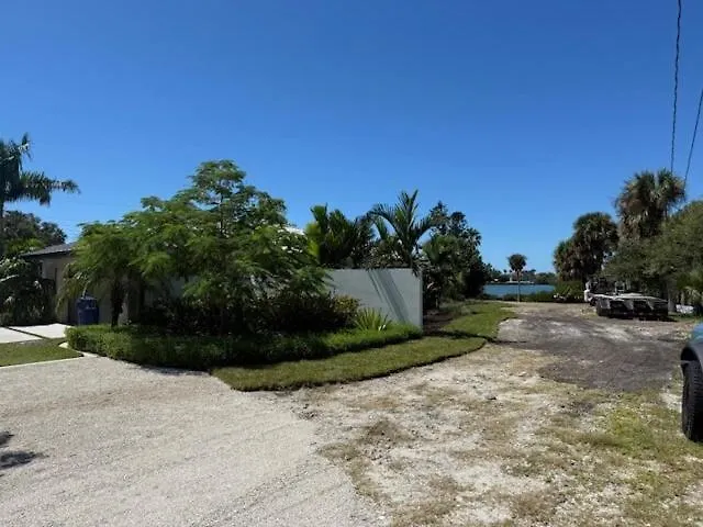 Cool Ranch Home With Heated Pool Near Beach