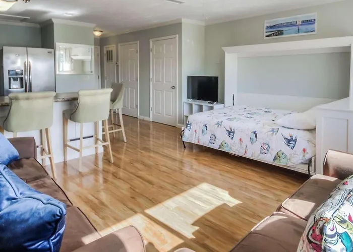 Canal Place 206