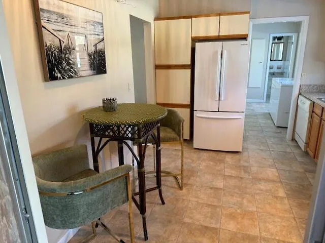Cool Ranch Home With Heated Pool Near Beach