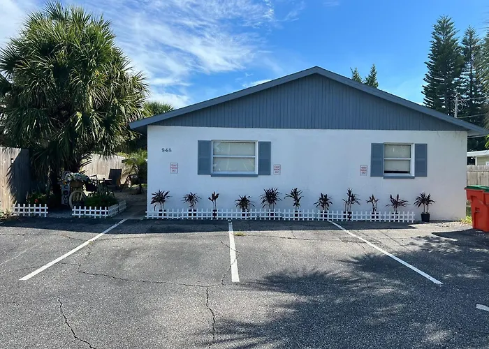 Stay, Sip, Stroll - Downtown Palm Harbor