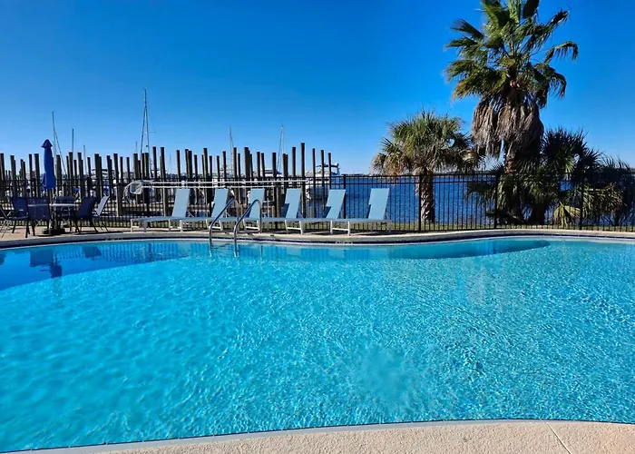 Waterfront 1-Bedroom Condo In Panama City