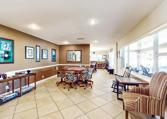 Dog-Friendly Lakefront Home With Private Dock & Beach - Snowbirds Welcome