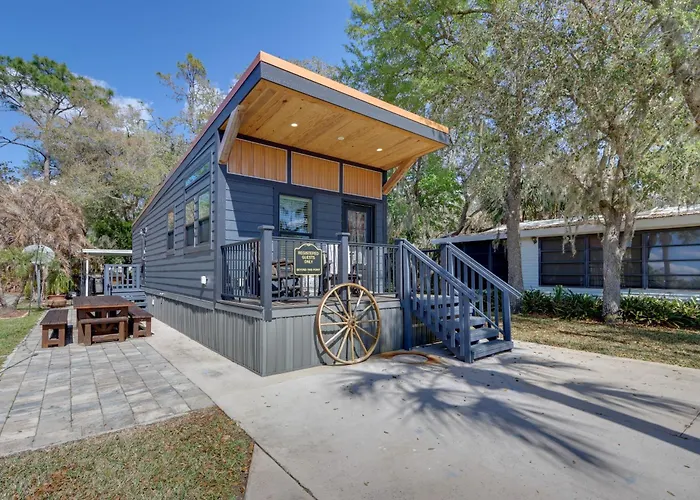 Rodeo Thrills & Backyard Bbqs! Lake Wales Retreat