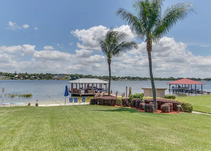Dog-Friendly Lakefront Home With Private Dock & Beach - Snowbirds Welcome