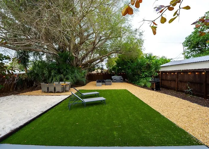 East Boca Oasis With Huge Yard Hot Tub Fire Pit And Games