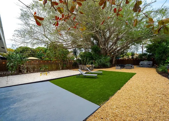 East Boca Oasis With Huge Yard Hot Tub Fire Pit And Games