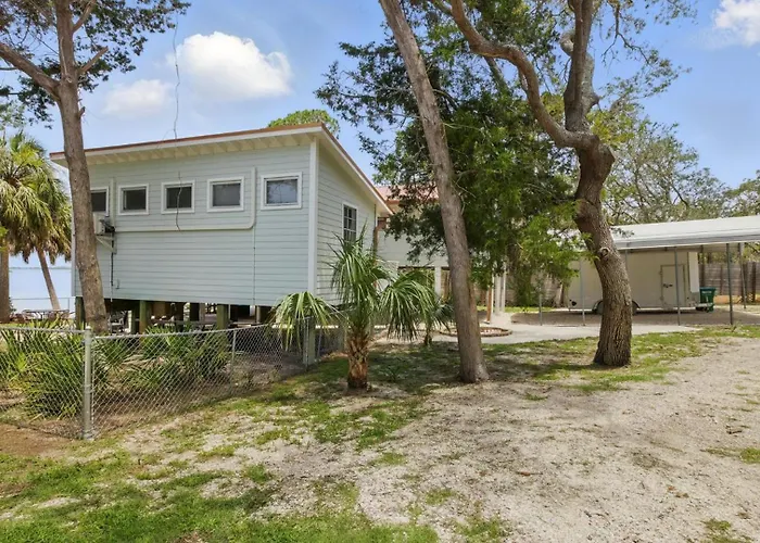 Waterfront Cottages With Sunsets, Kayaks Included!