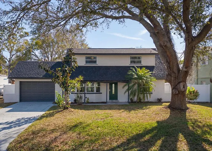 Sleeps 10 - Game Room - Putt Putt - Movie Theater