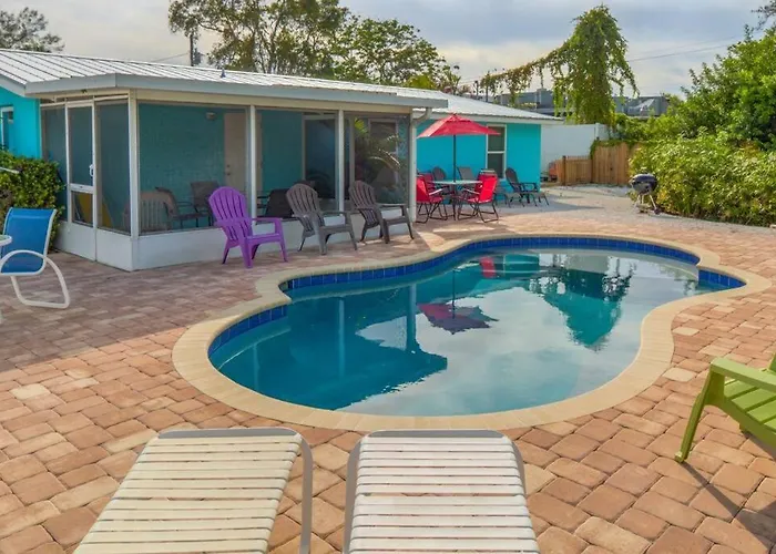 Pool View, One Bedroom Walk To Beach Daily Rentals