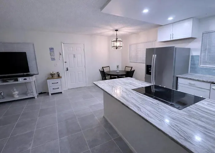 Cozy And Costal 10 Min To Beach Pool, Sauna, Pool Table