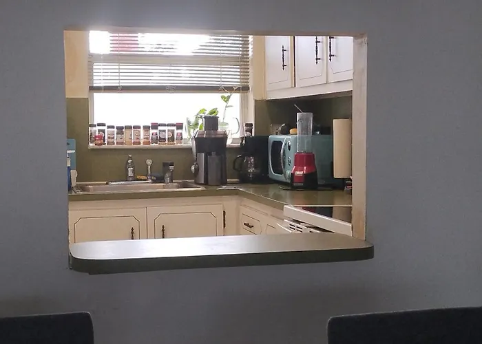 1 Bedroom In Sunrise , Monthly
