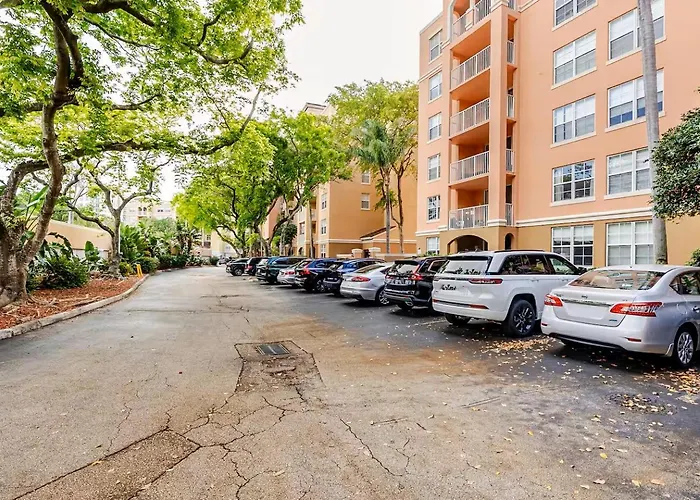 Bright Condo At The Yacht Club Aventura 4404