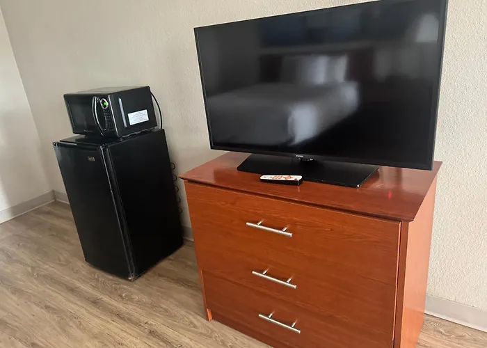 Days Inn By Wyndham Lake City I-10