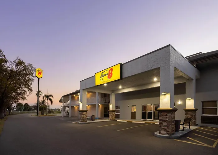 Super 8 By Wyndham Ellenton Bradenton Area