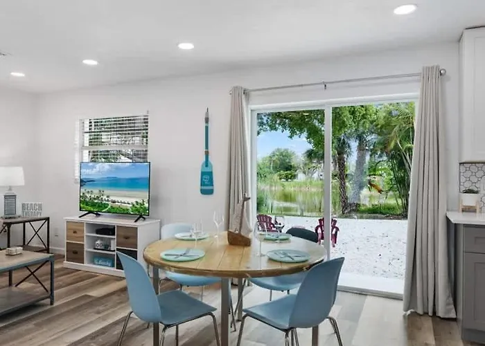 Beach And Boaters Delight!