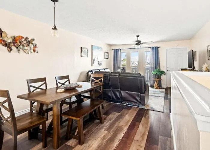 Gulf View Beach Bungalow, Dog-Friendly, Near Scooners, Near Beach
