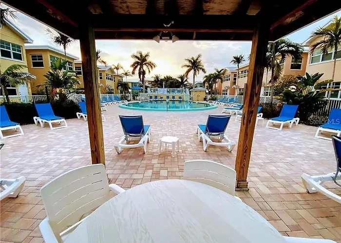 Indian Shores Beach Condo, Sleeps 4, Steps To Sand