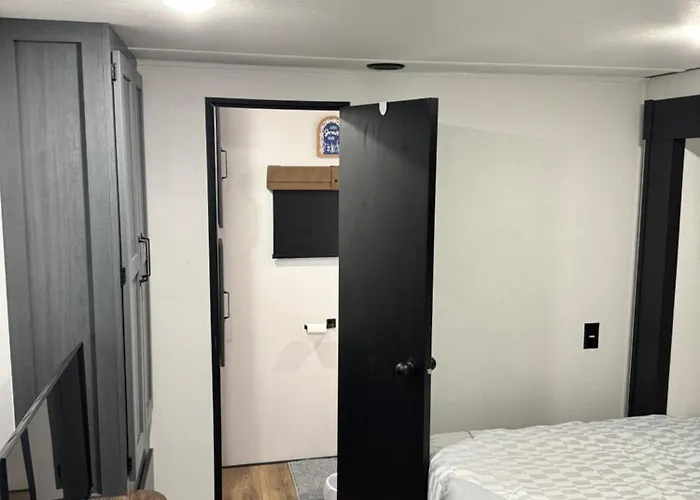 Extra Large 4 Bedroom With Two Full Bath Glamping Rv With Golf Cart