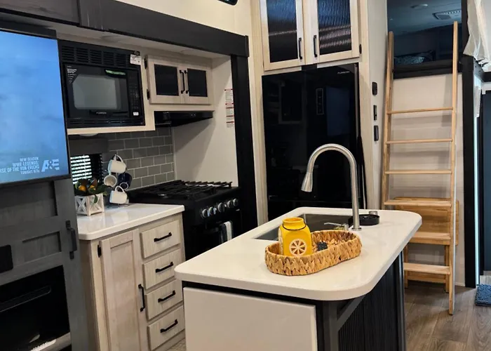 Extra Large 4 Bedroom With Two Full Bath Glamping Rv With Golf Cart