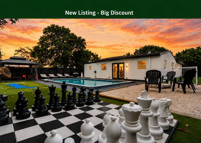 Heated Pool Home - Mini Golf & Soccer & Firepit