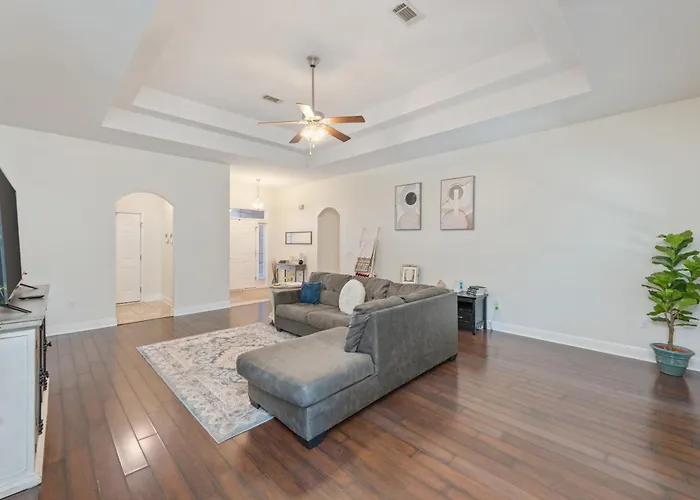 Cozy Retreat With Patio, Big Kitchen And Fishing Nearby