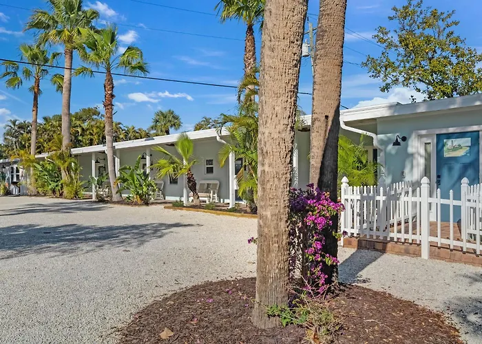 Anchor Inn & Cottages
