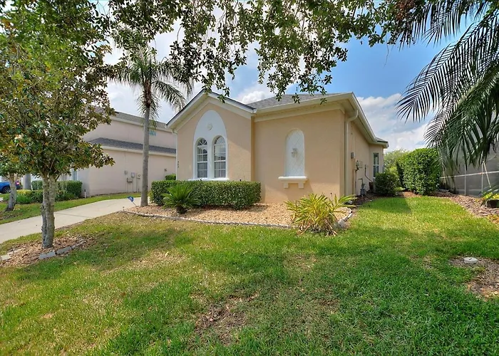 Chic 4Br,Heated Pool,Jacuzzi & Dining Oasis Near Disney & Legoland