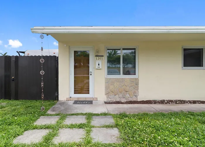 Stylish Dania Beach Stay Beach, Cruise Port Fll Airport