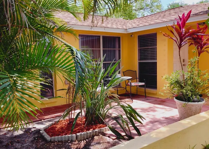 Comfortable Stay- Fully Stocked Home & Coffee Bar- All Essentials Provided