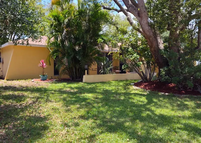 Comfortable Stay- Fully Stocked Home & Coffee Bar- All Essentials Provided