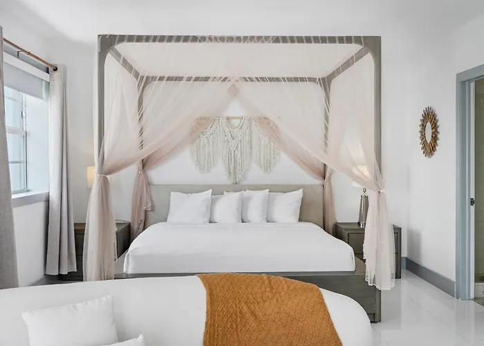 Townhouse Hotel